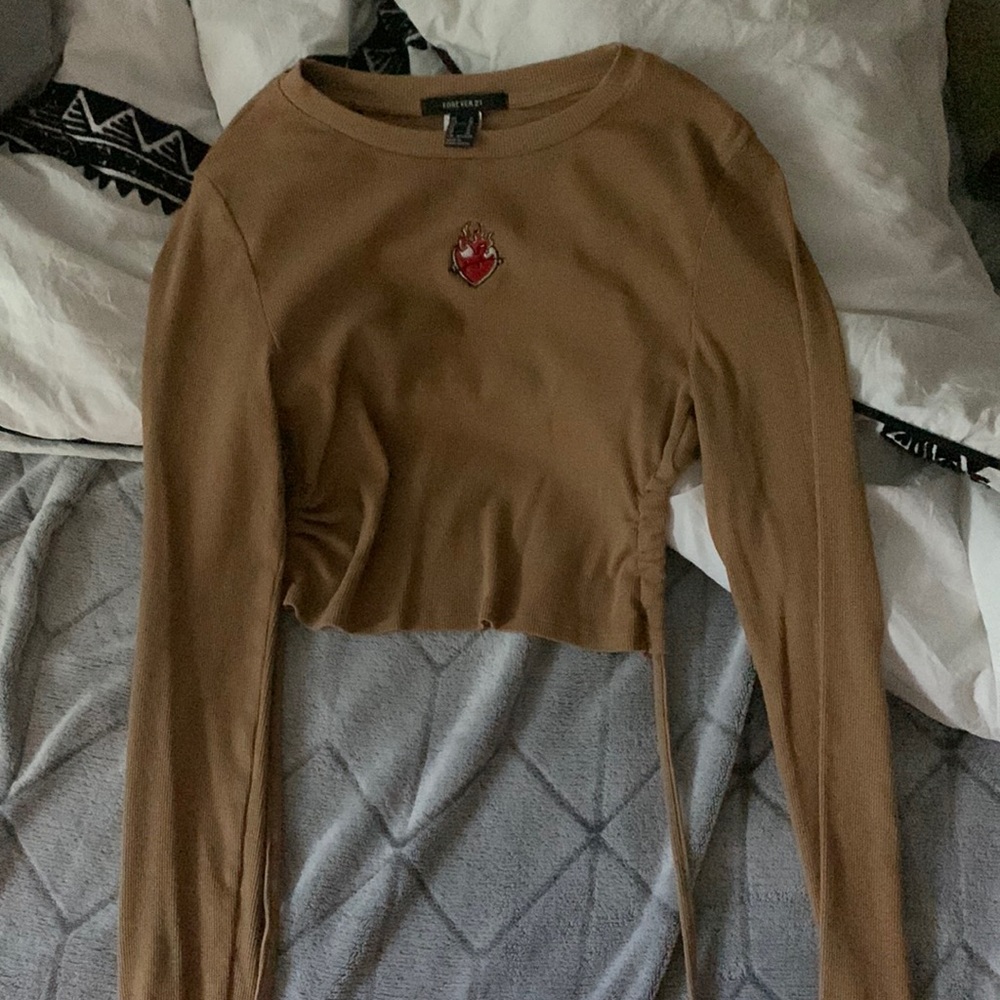 forever 21 ran open back crop top heart logo